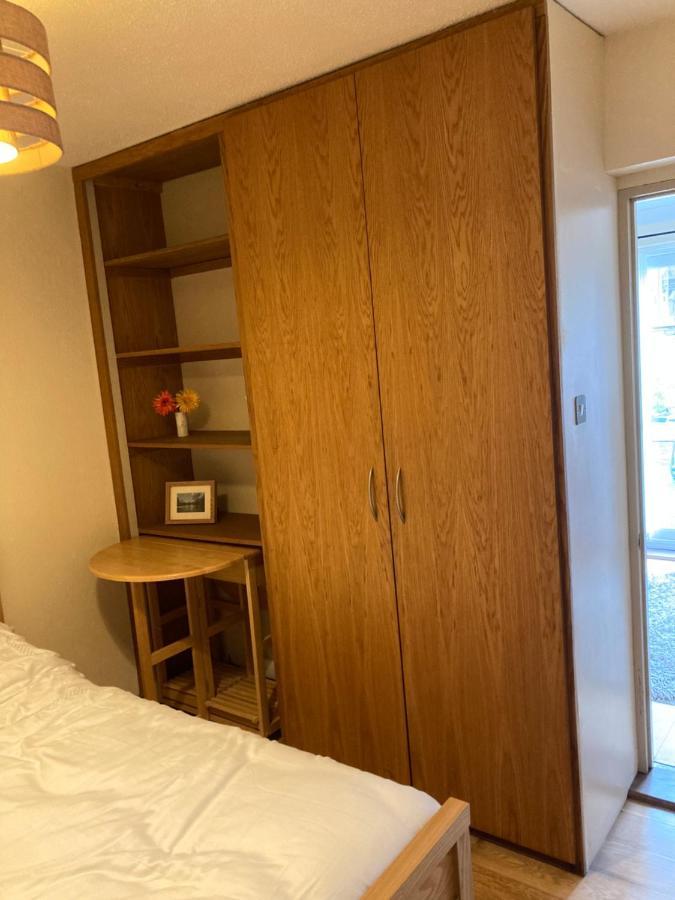 Double Bed Self Contained Annexe 14B Is To The Right Of The Main House Apartment ซอลส์บรี ภายนอก รูปภาพ